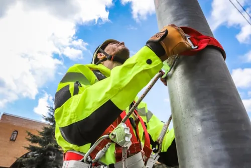 Работа на деревянных и бетонных опорах