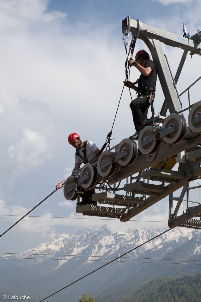 Движение спасателя по тросу ППКД