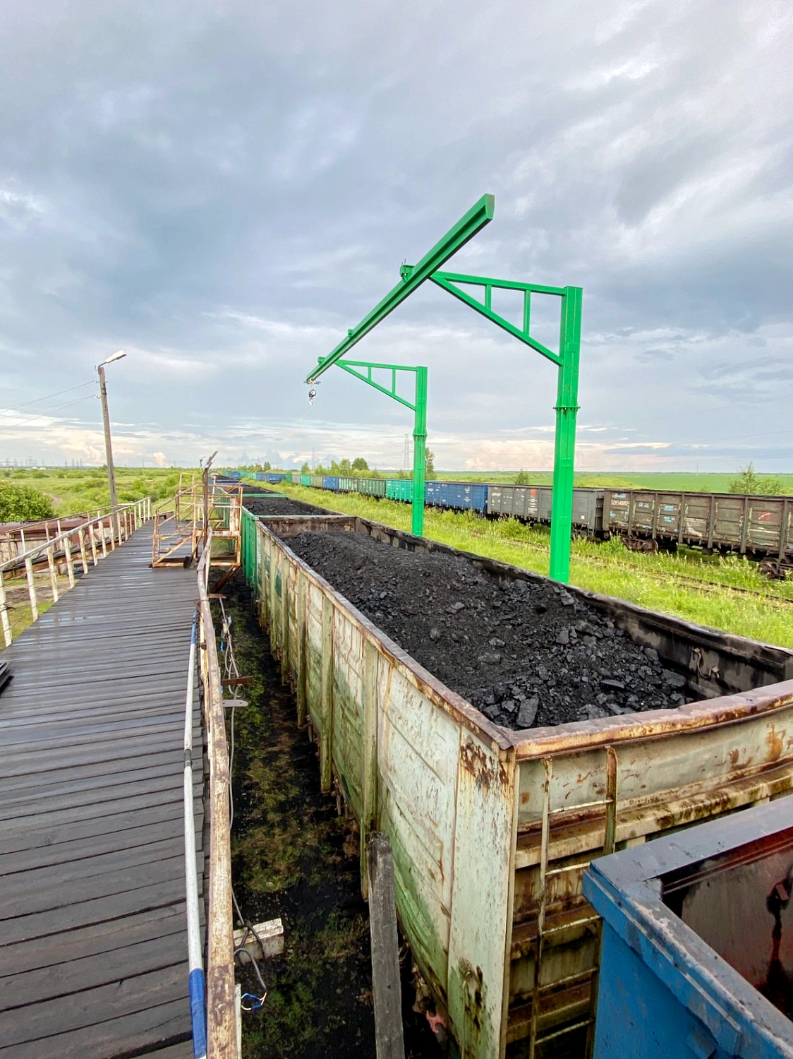 Противовесная страховочная система для работы на железнодорожных вагонах