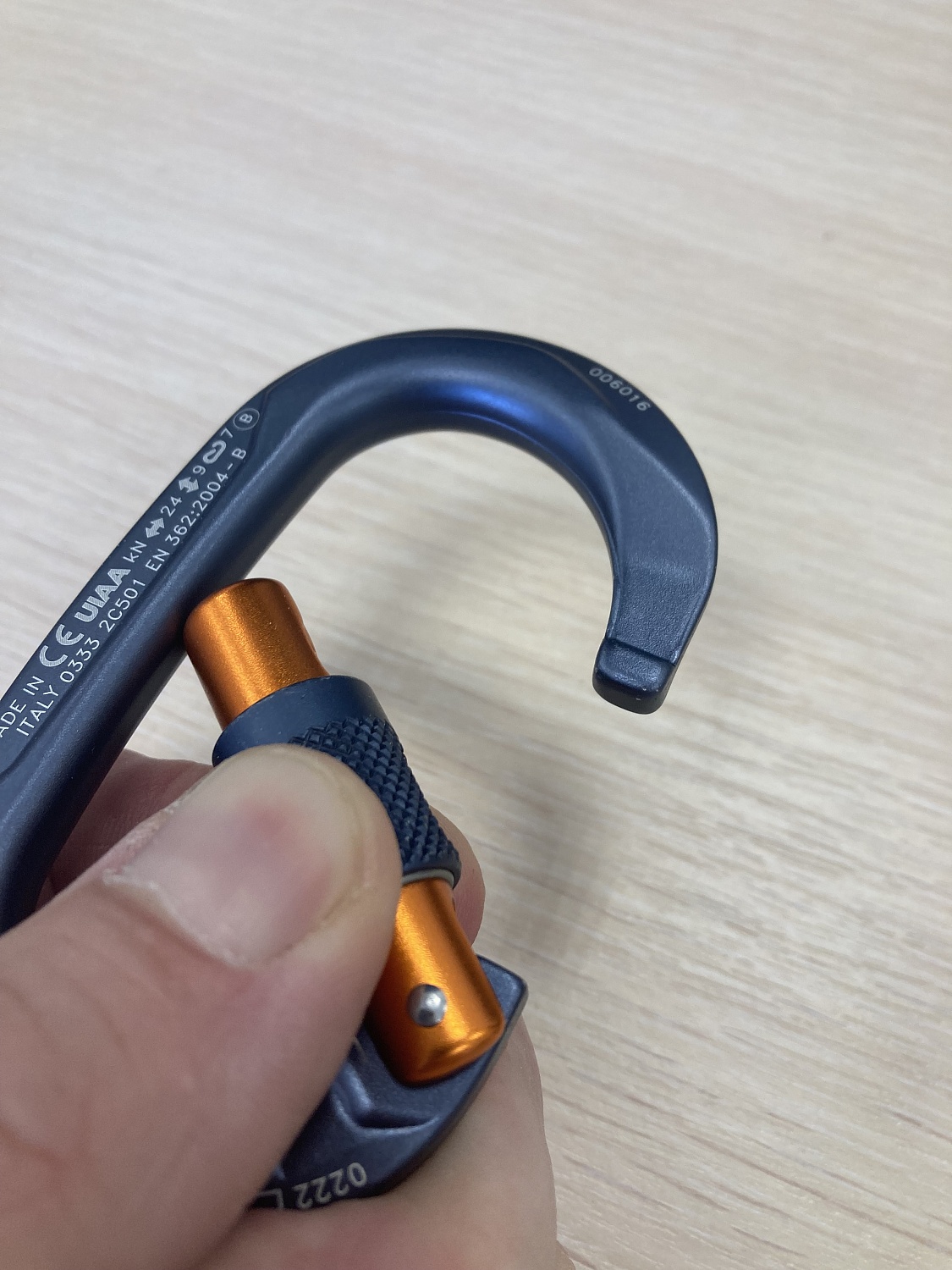 Карабин алюминиевый  Climbing technology OVAL OVX TG