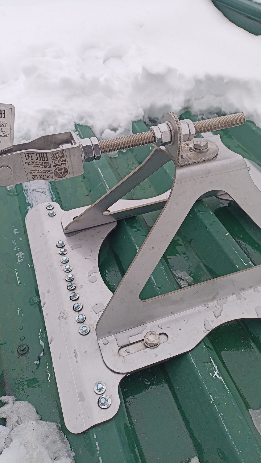 Гибкие анкерные линии на кровле из профлиста