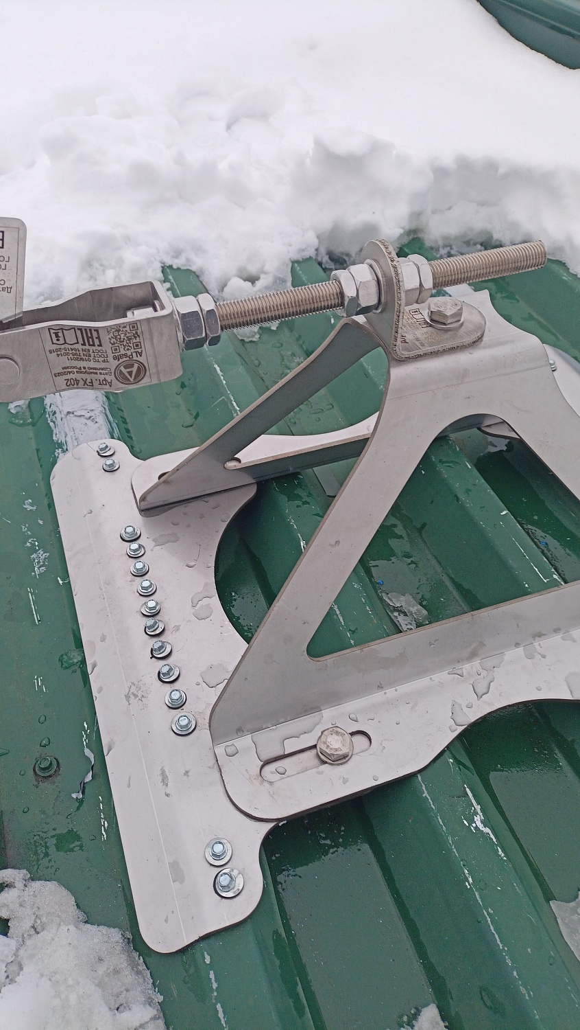 Гибкие анкерные линии на кровле из профлиста