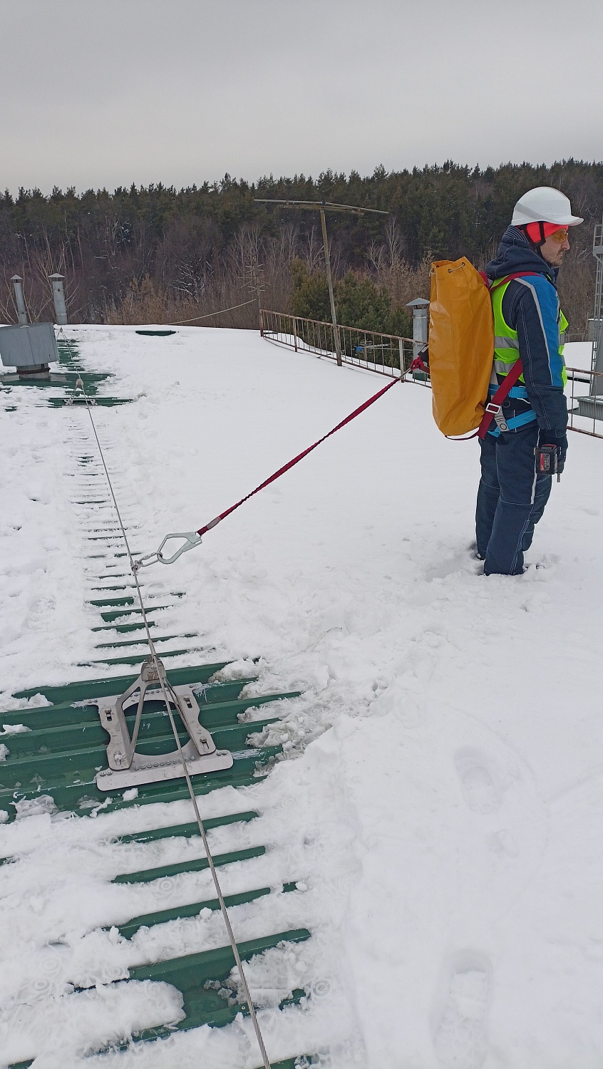 Гибкие анкерные линии на кровле из профлиста