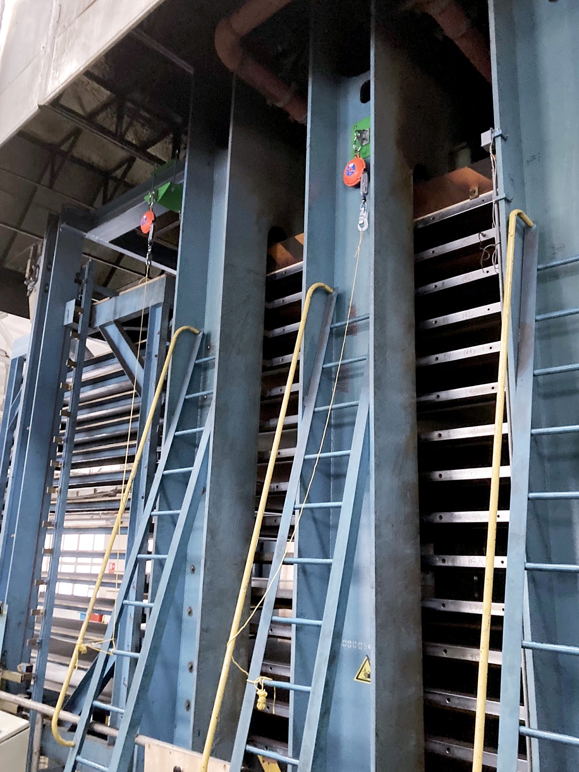 Комплексное оснащение предприятия деревообработки страховочными системами для безопасной работы на высоте