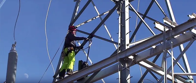 Демонстрация приемов обеспечения безопасности при работе и эвакуации пострадавшего с опоры