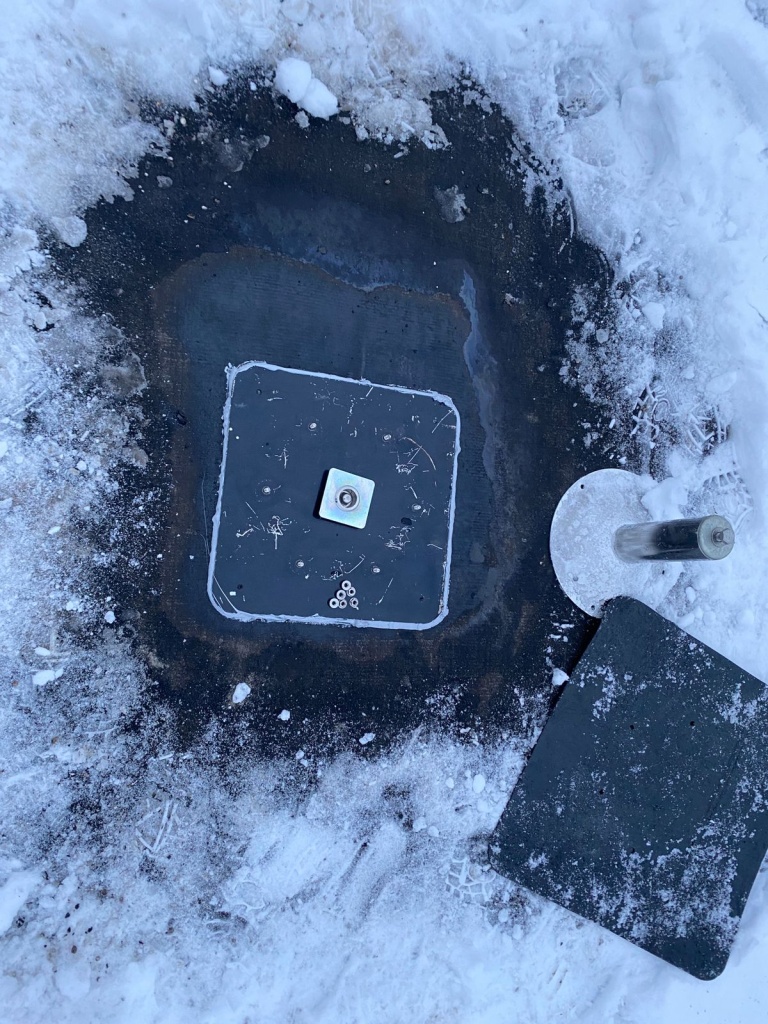 Установка анкерного столбика на опорную пластину