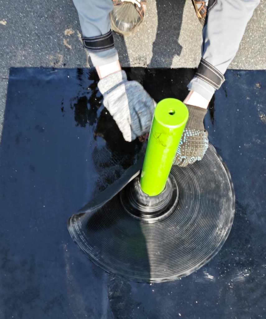 Установка анкерного столба с гидроизоляцией кровли Установка анкерного столба с гидроизоляцией кровли