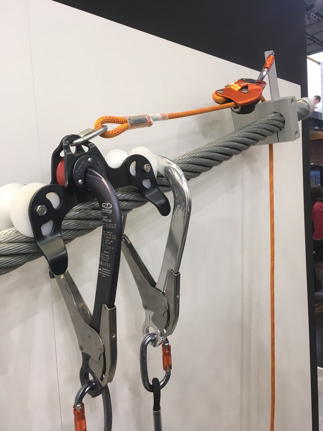 Блок ролик для канатных дорог с карабином Climbing technology EASY-RESCUE ANCHOR&PULLEY