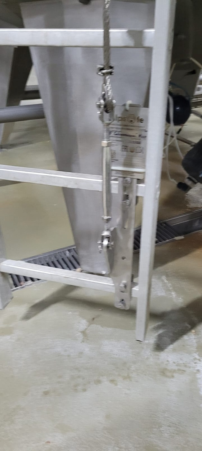 Вертикальные анкерные линии и системы для подъема по лестнице