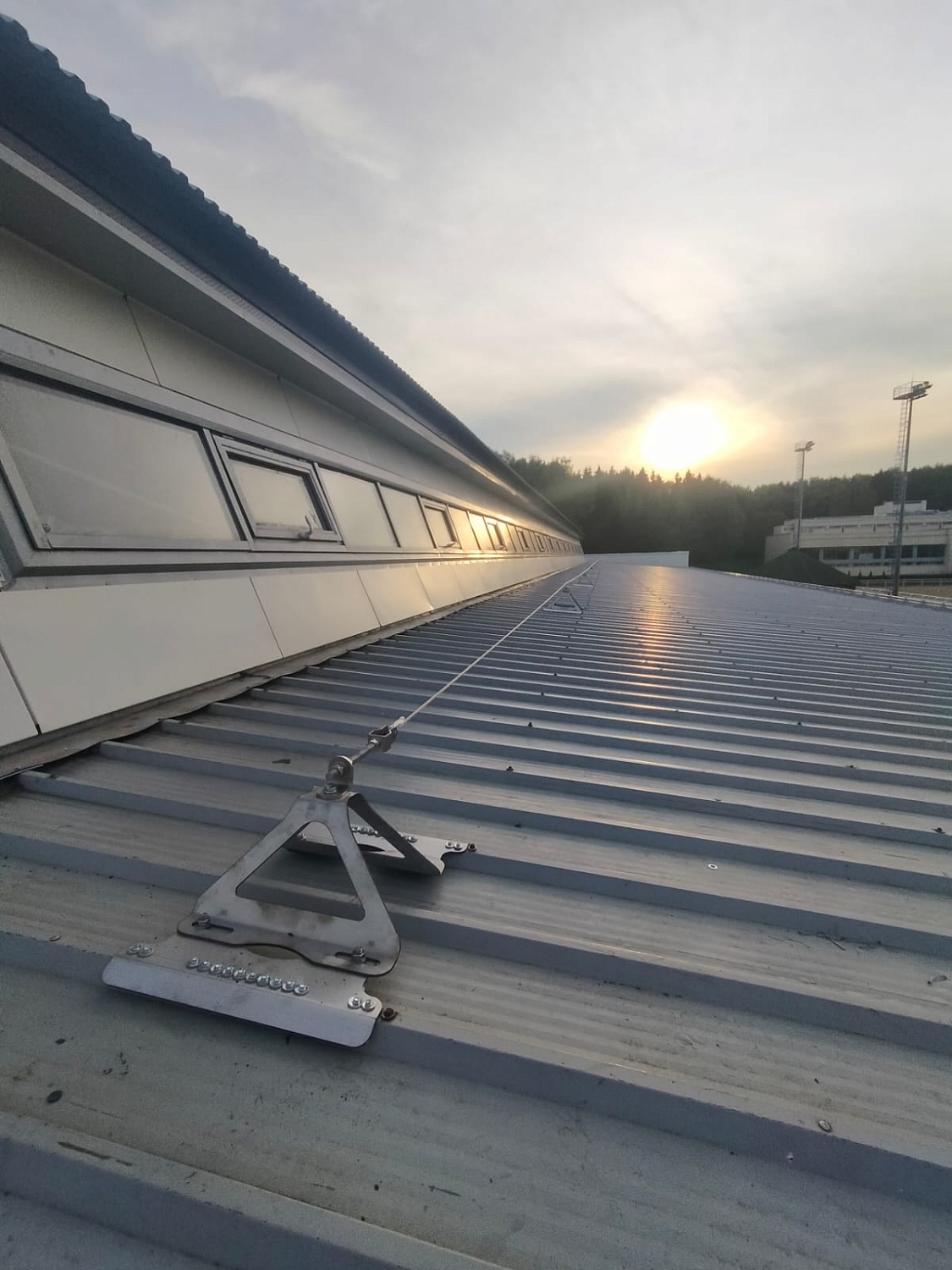 Стационарные гибкие анкерные линии AlpSafe Flex для работы на кровле