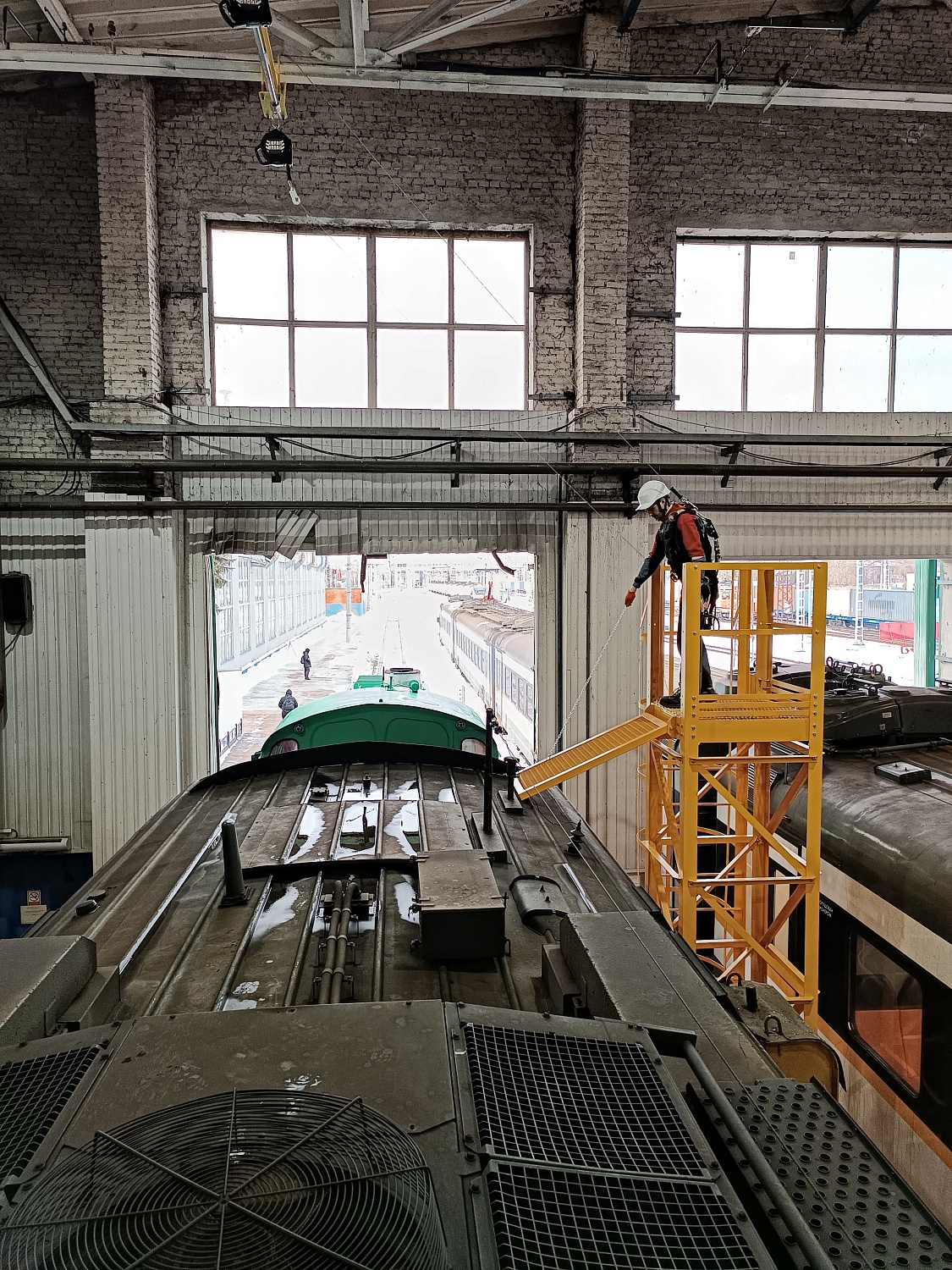 Анкерные устройства типа D и площадки подъема в моторвагонном депо Подмосковья