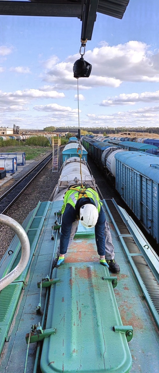 Жесткие анкерные линии MOST. Монтаж на железнодорожной эстакаде