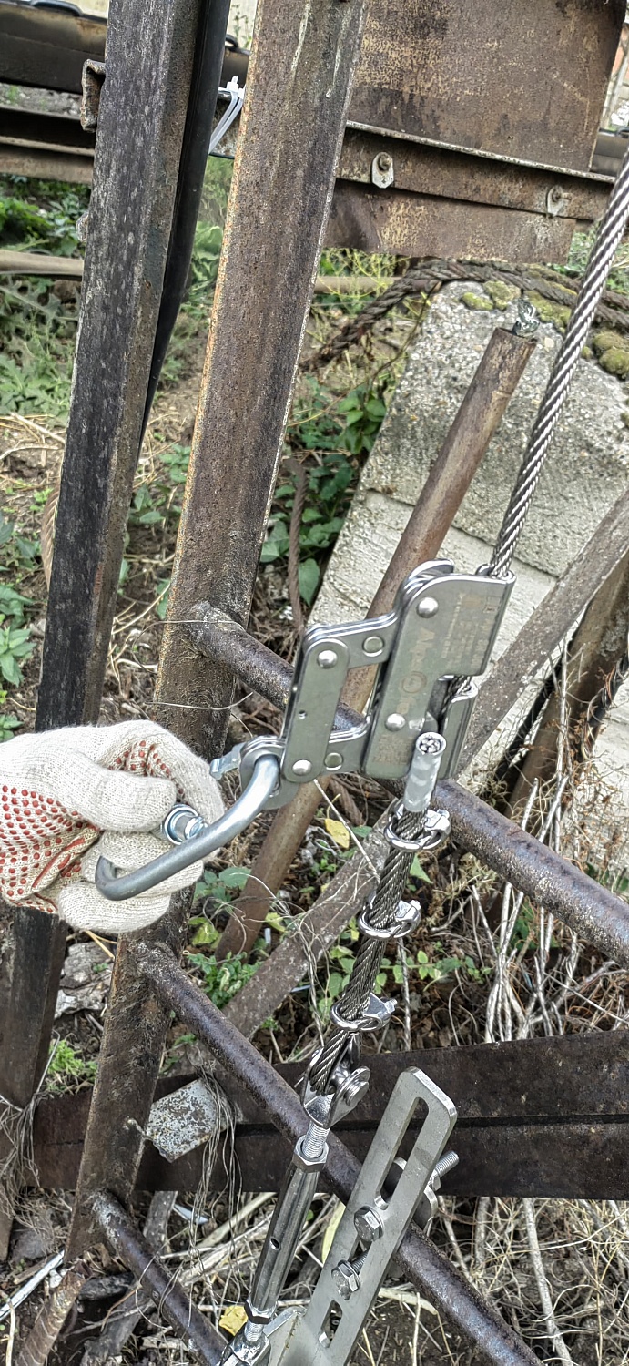 СИЗ ползункового типа SR для жестких анкерных линий