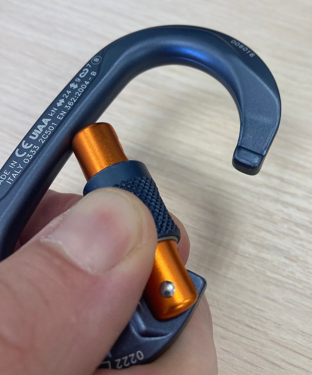 Карабин алюминиевый Climbing technology OVAL OVX SG