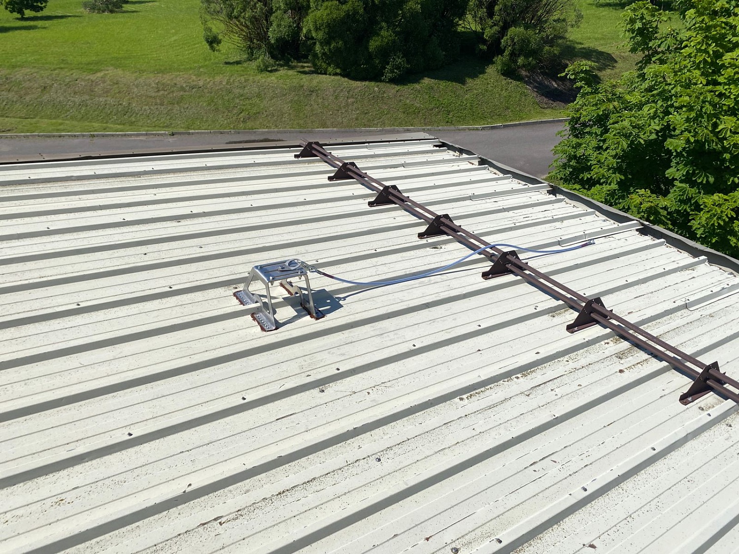 Анкерные линии по коньку кровли: опыт реализации проекта