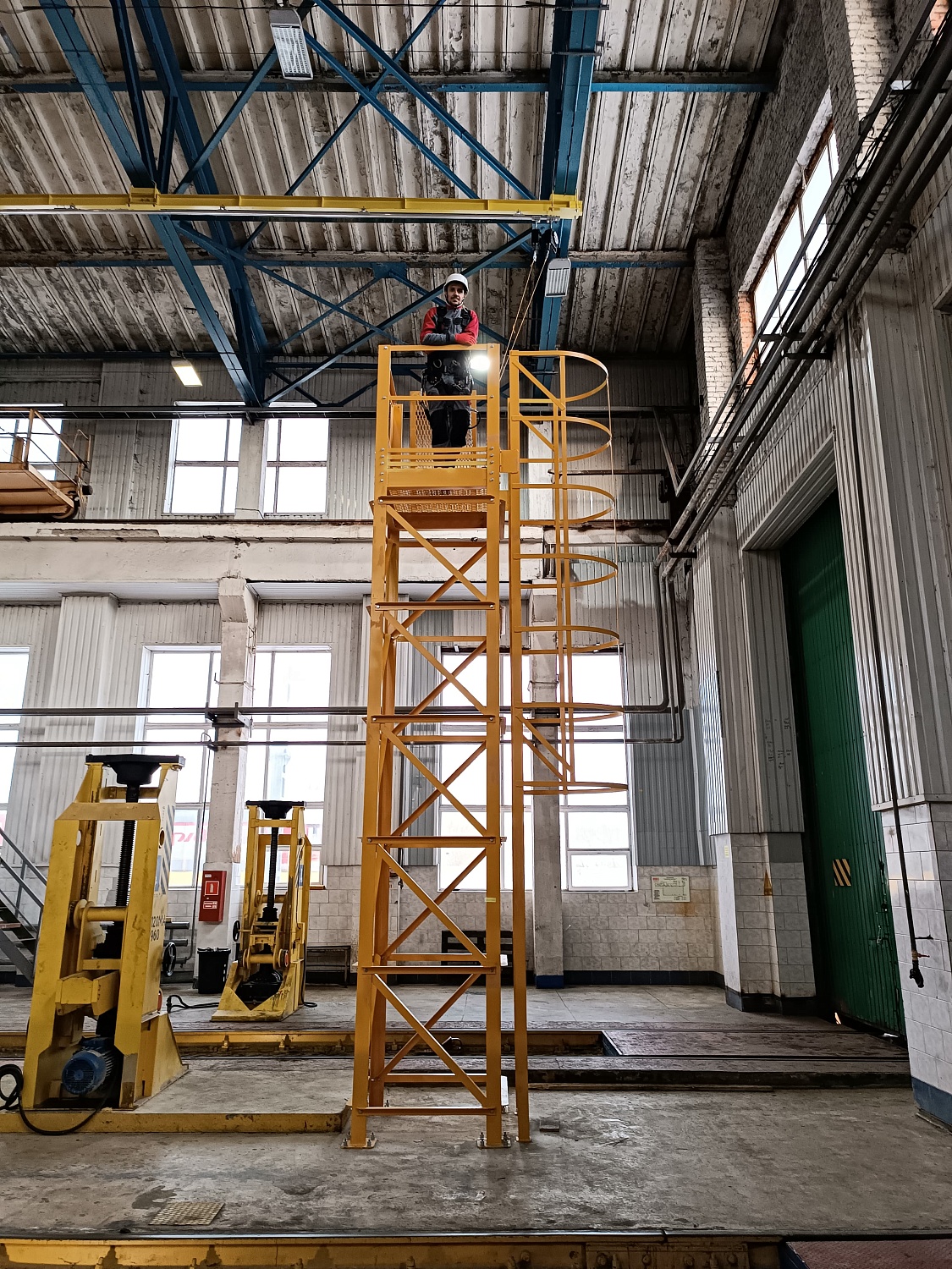 Анкерные устройства типа D и площадки подъема в моторвагонном депо Подмосковья