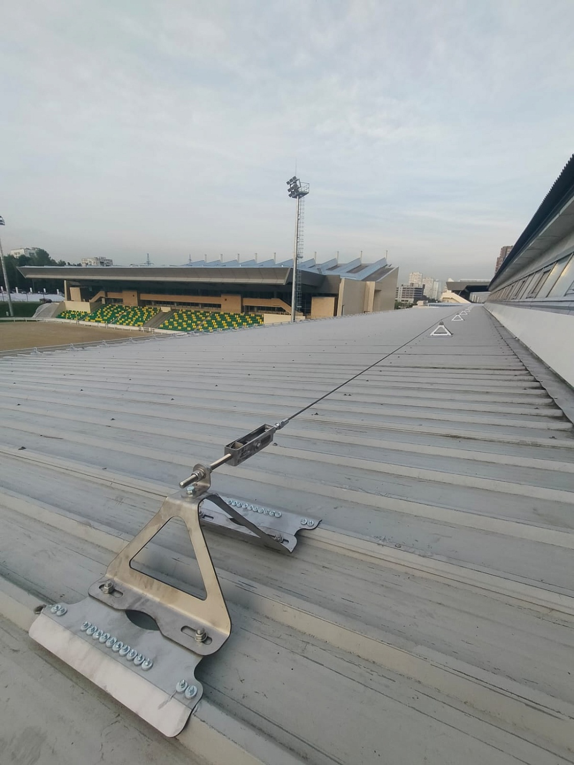 Стационарные гибкие анкерные линии AlpSafe Flex для работы на кровле