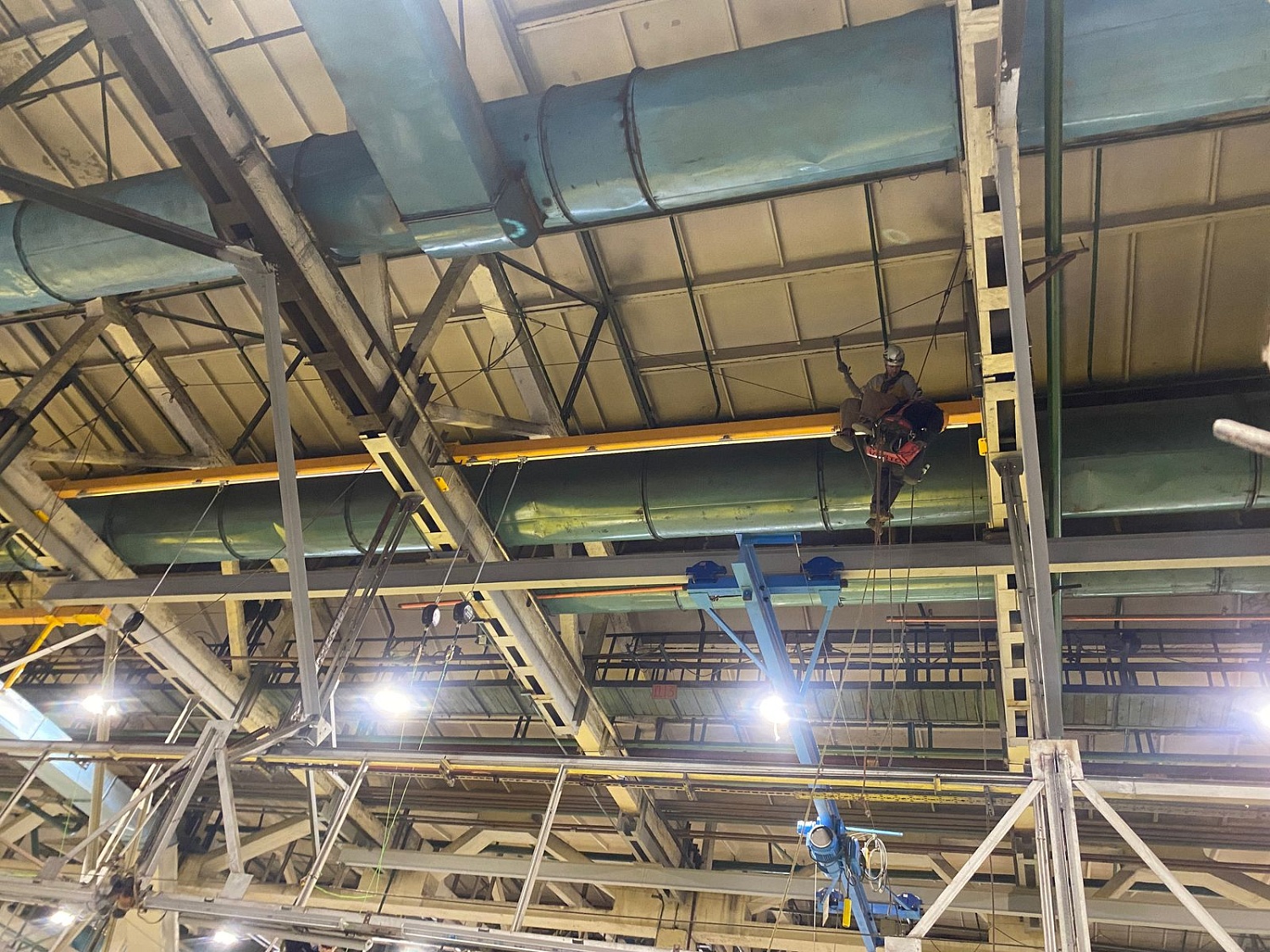 Стационарные анкерные линии в Московской области на заводе по ремонту автобусов