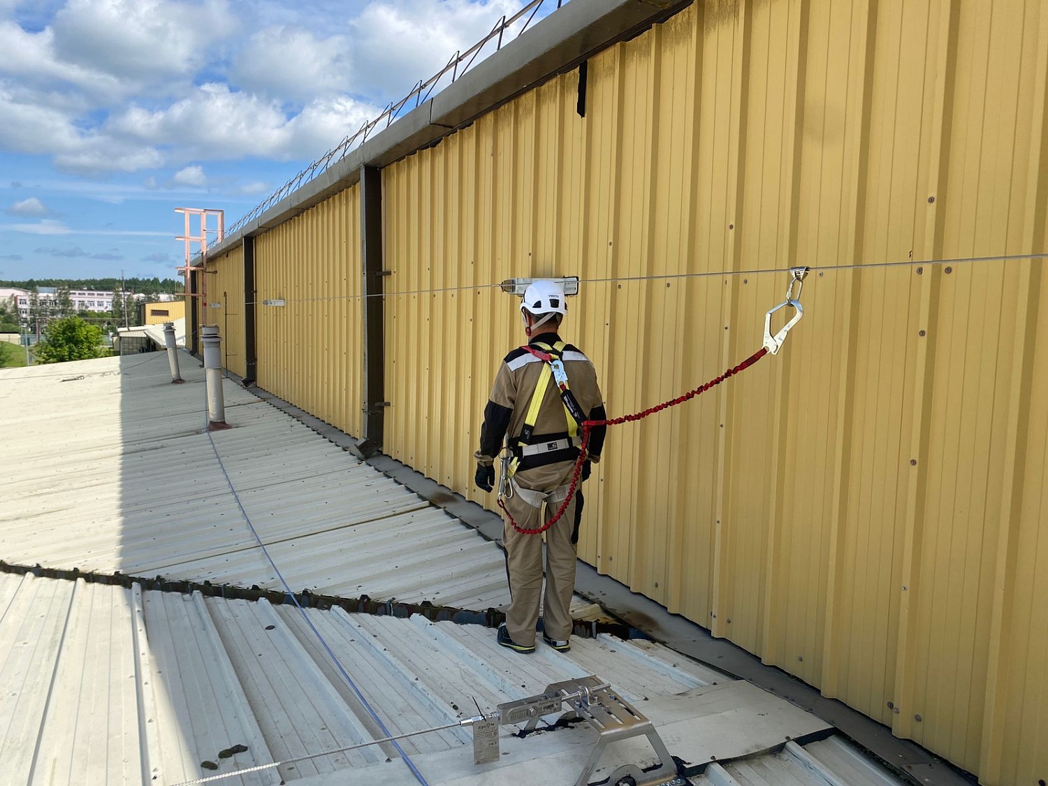 Анкерные линии по коньку кровли: опыт реализации проекта