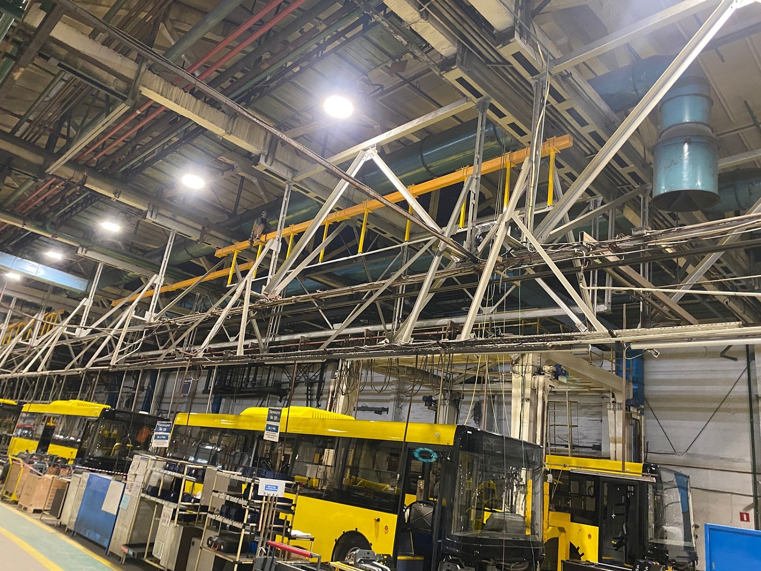 Стационарные анкерные линии в Московской области на заводе по ремонту автобусов